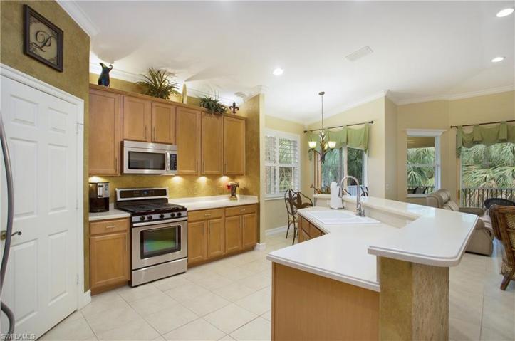 Kitchen w/Island Walk-In Pantry