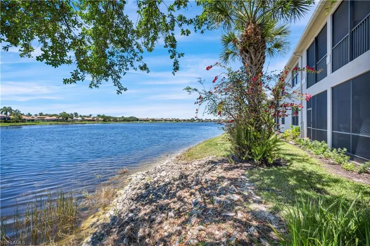 10506  Smokehouse Bay  DR, Naples, FL 34120