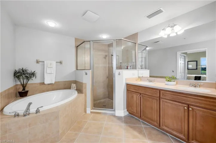 10506  Smokehouse Bay  DR, Naples, FL 34120