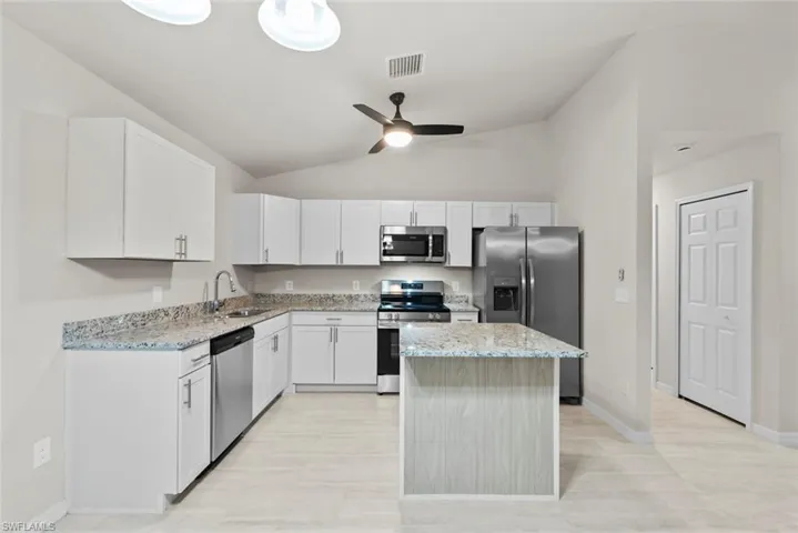 1125 Ne 11th Ter, Cape Coral, Florida 33909