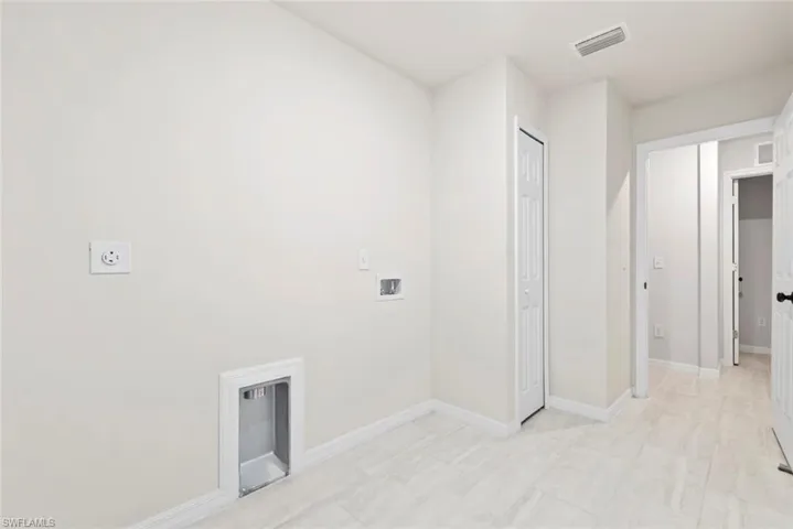 1125 Ne 11th Ter, Cape Coral, Florida 33909
