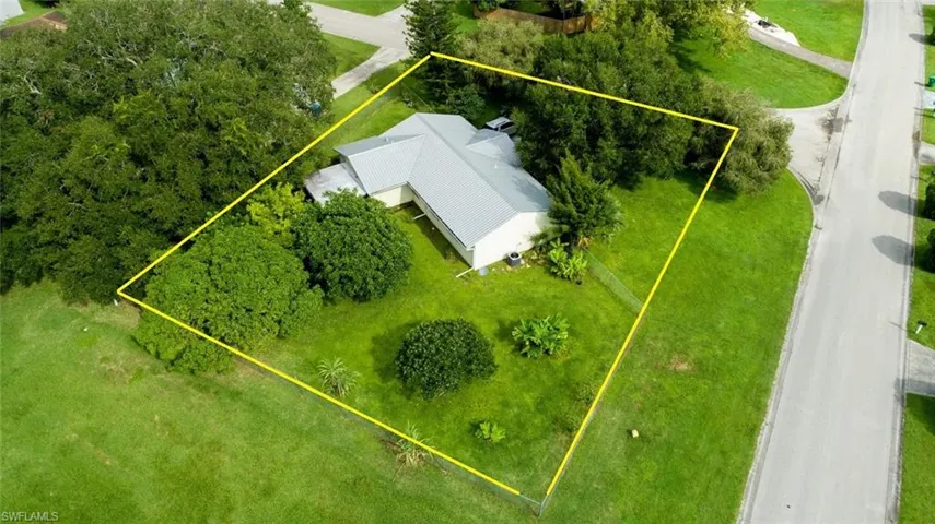 4001 Bishop Cir, Labelle, Florida 33935