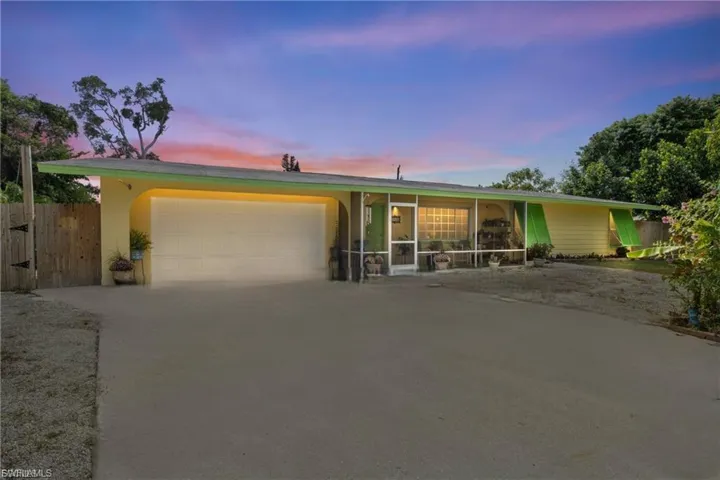 Gated driveway entry