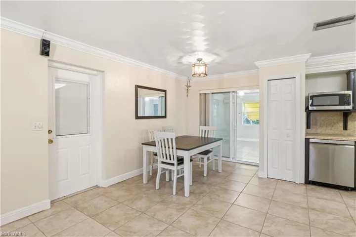 Dining Area adjacent to the kitchen