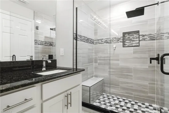 Upgraded Master Shower with Glass Dorr
