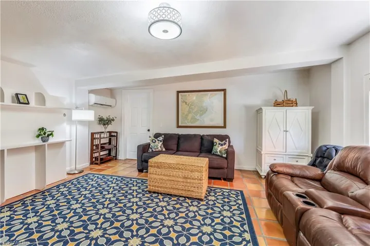 1335  Barcelona  AVE, Fort Myers, FL 33901