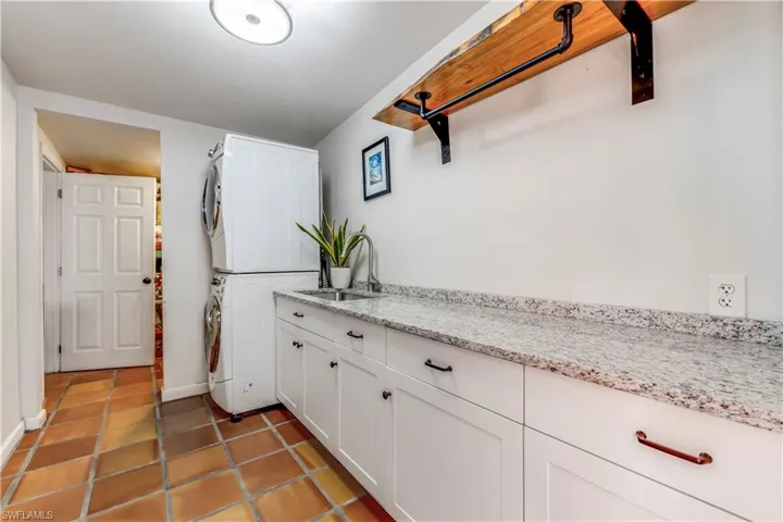 1335  Barcelona  AVE, Fort Myers, FL 33901