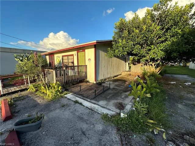 1254  Piney  RD, North Fort Myers, FL 33903