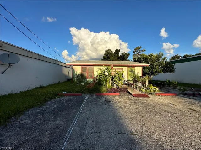 1254  Piney  RD, North Fort Myers, FL 33903