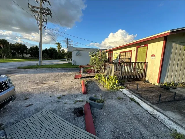1254  Piney  RD, North Fort Myers, FL 33903
