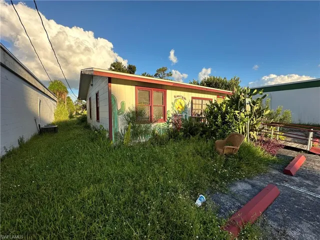 1254  Piney  RD, North Fort Myers, FL 33903
