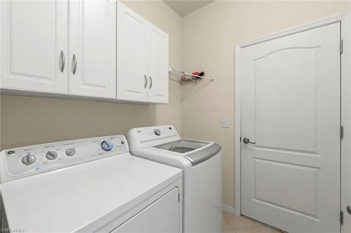 2517 Laurentina Ln, Cape Coral, Florida 33909