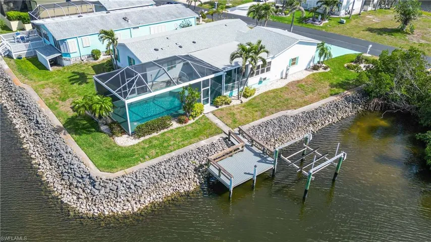 Seawall on 2 sides