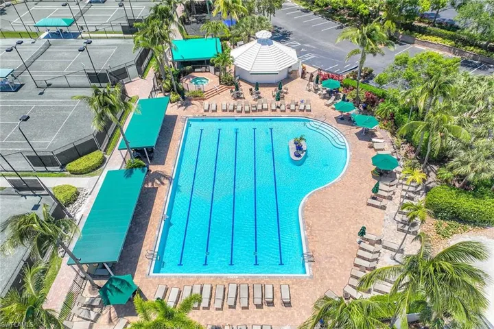 Sterling Oaks Clubhouse Pool
