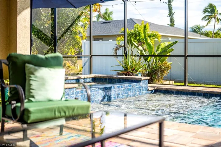 Integrated pool / hot tub featuring a lanai and a sunroom