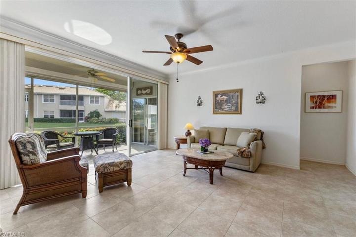 Tiled, maintenance free living room with wonderful view
