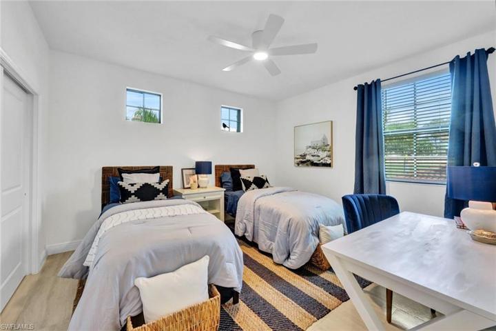 Bedroom 2 with 2 twins