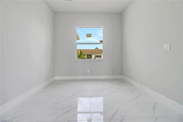 922  Citrus S AVE, Lehigh Acres, FL 33974