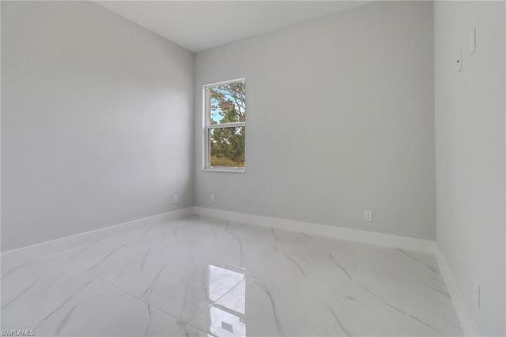 922  Citrus S AVE, Lehigh Acres, FL 33974