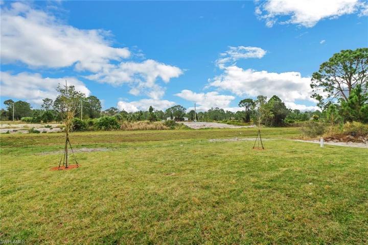 922  Citrus S AVE, Lehigh Acres, FL 33974
