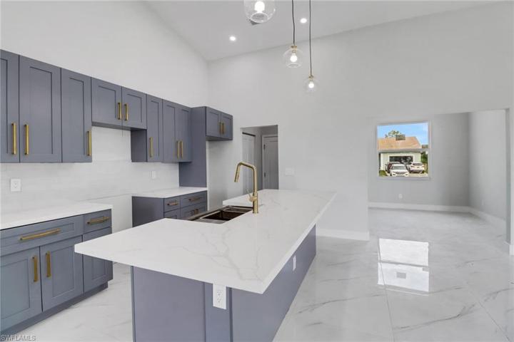 922  Citrus S AVE, Lehigh Acres, FL 33974