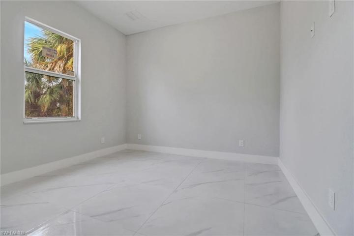 922  Citrus S AVE, Lehigh Acres, FL 33974