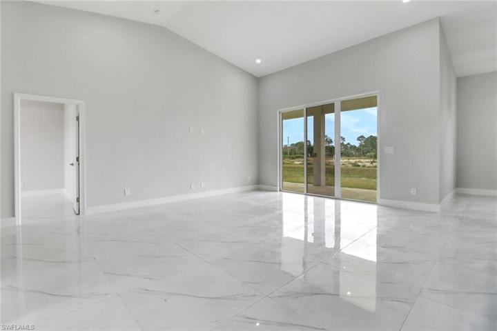 922  Citrus S AVE, Lehigh Acres, FL 33974