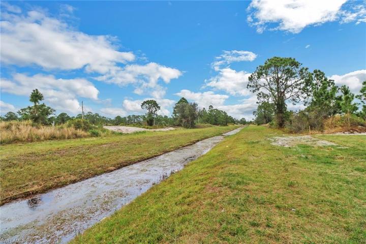 922  Citrus S AVE, Lehigh Acres, FL 33974