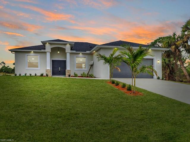 922  Citrus S AVE, Lehigh Acres, FL 33974