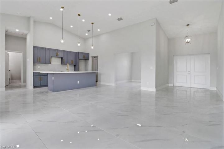 922  Citrus S AVE, Lehigh Acres, FL 33974