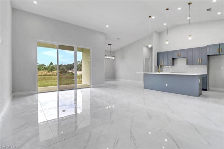 922  Citrus S AVE, Lehigh Acres, FL 33974