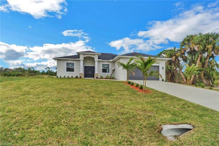 922  Citrus S AVE, Lehigh Acres, FL 33974
