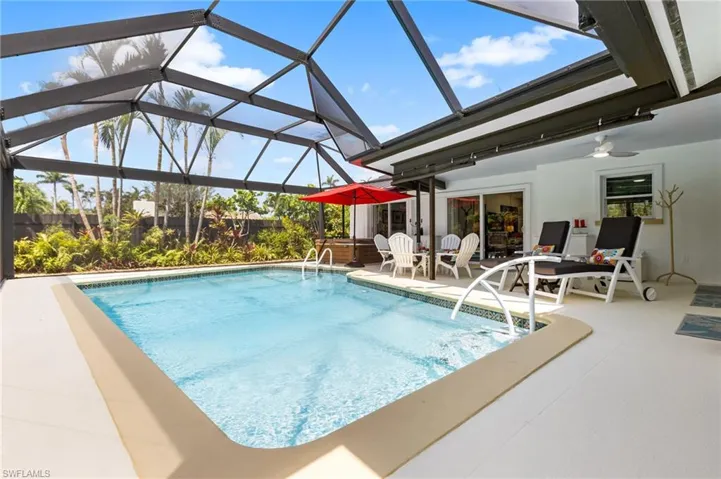 Oversize pool and lanai for relaxation and enjoyment