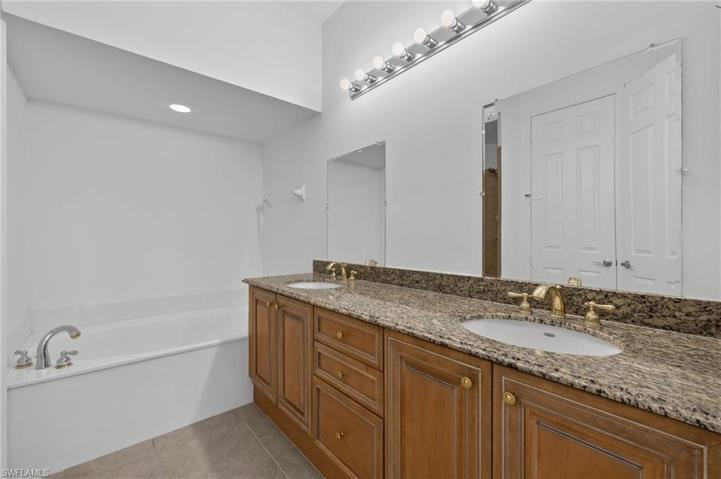 1430 Mariposa CIR # 103, NAPLES FL 34105