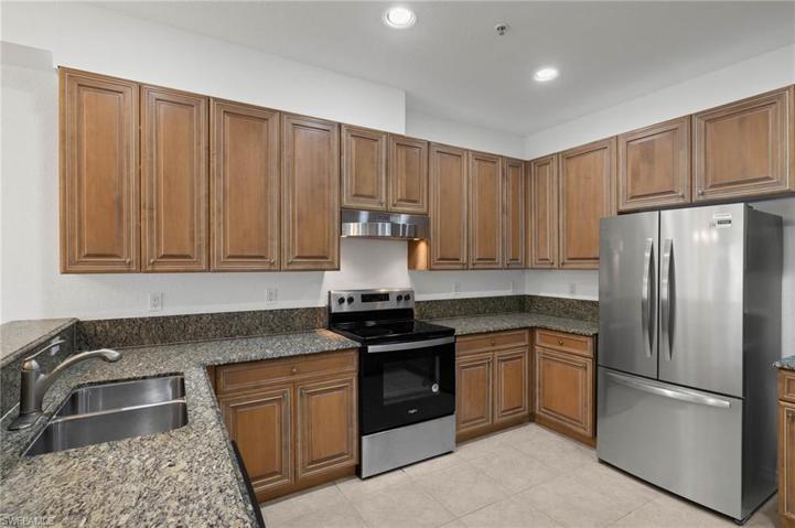 1430 Mariposa CIR # 103, NAPLES FL 34105
