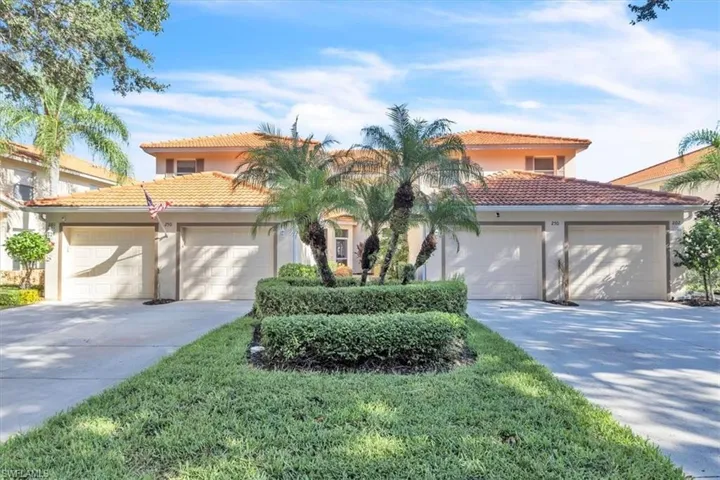 250 Robin Hood Cir 202, Naples, Florida 34104