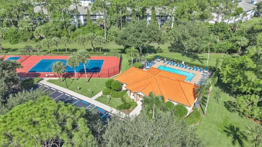250 Robin Hood Cir 202, Naples, Florida 34104