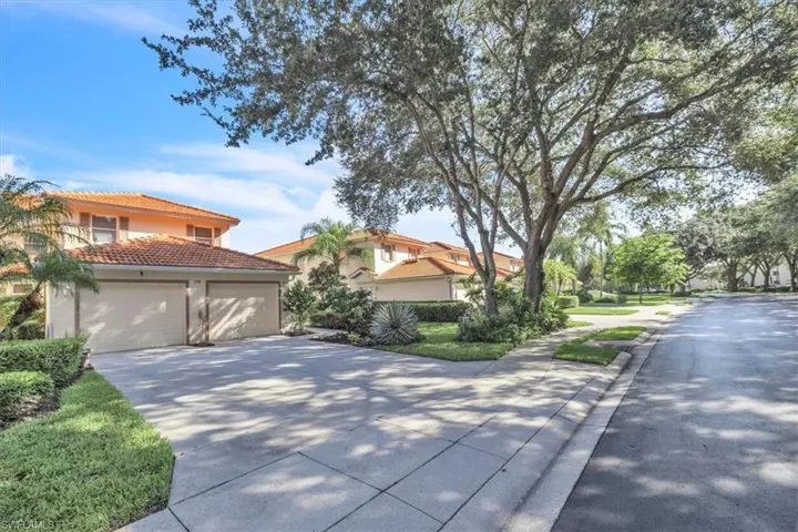 250 Robin Hood Cir 202, Naples, Florida 34104
