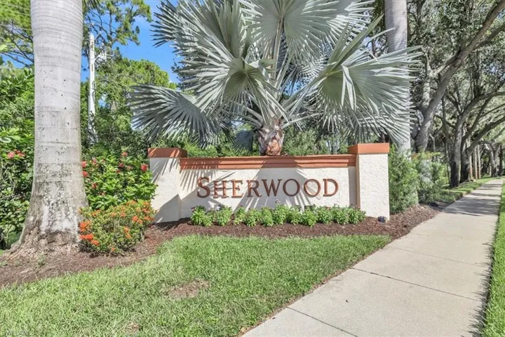 250 Robin Hood Cir 202, Naples, Florida 34104