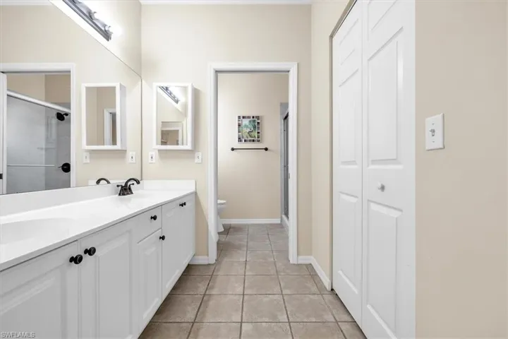 250 Robin Hood Cir 202, Naples, Florida 34104