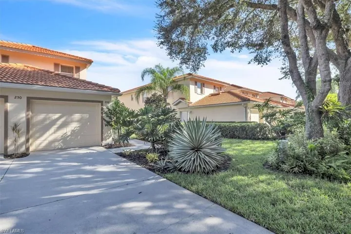250 Robin Hood Cir 202, Naples, Florida 34104