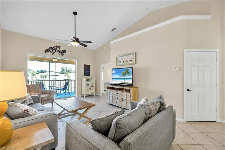 250 Robin Hood Cir 202, Naples, Florida 34104