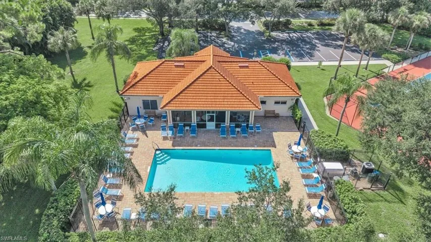 250 Robin Hood Cir 202, Naples, Florida 34104