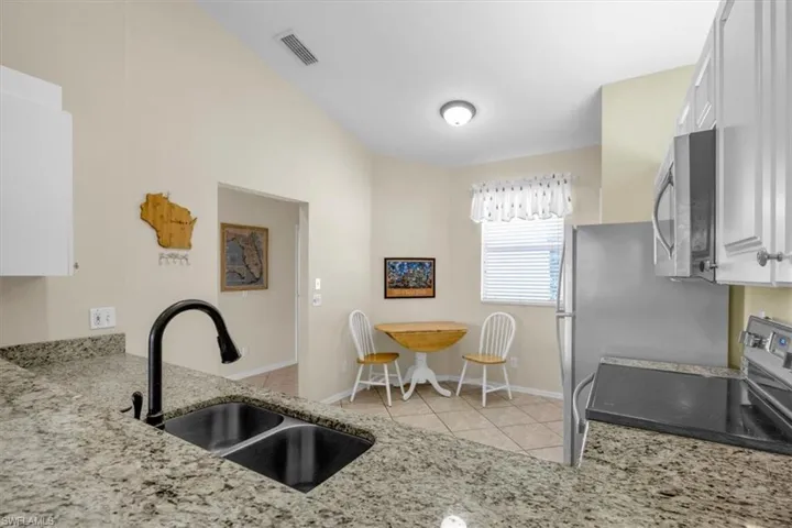 250 Robin Hood Cir 202, Naples, Florida 34104