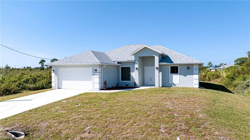 Large Front Yard!