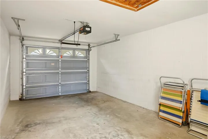 Detached Garage