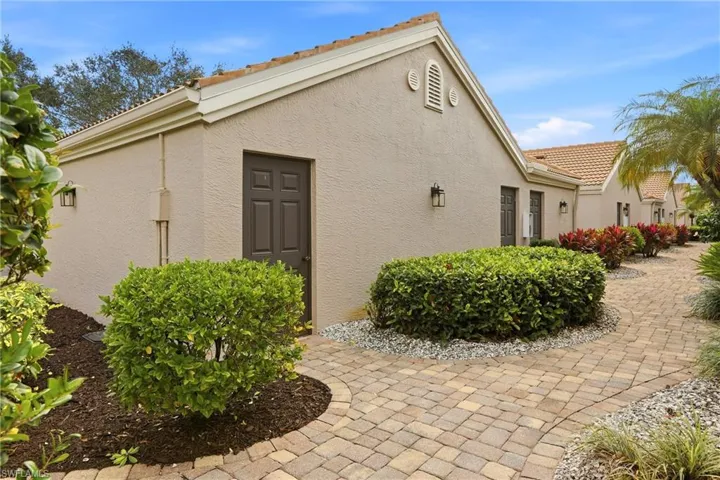 Detached Garage