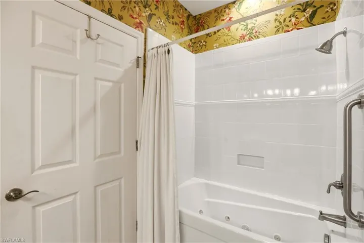 Guest Bath with Soaking Tub