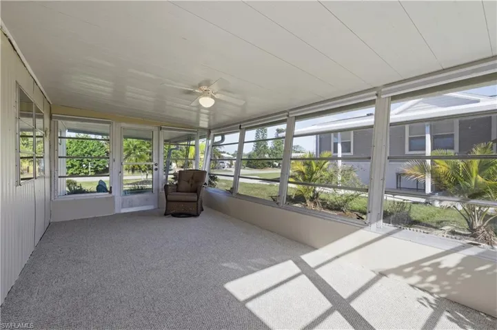 Sunroom / solarium featuring a ceiling fan