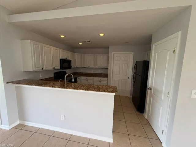 1722 Ne 21st St, Cape Coral, Florida 33909
